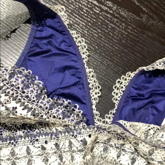 NWOT Victoria’s Secret lace plunge bralette - Picture 6 of 8